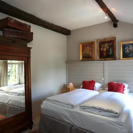 Aux Ecuries De La Reine Inn 3*