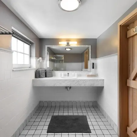 Aux Ecuries De La Reine 3*