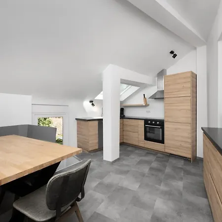 Aux Ecuries De La Reine 3*