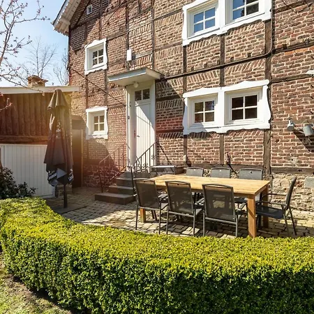 Aux Ecuries De La Reine Gasthof