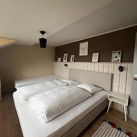 Aux Ecuries De La Reine 3*