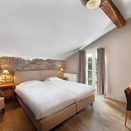 Aux Ecuries De La Reine